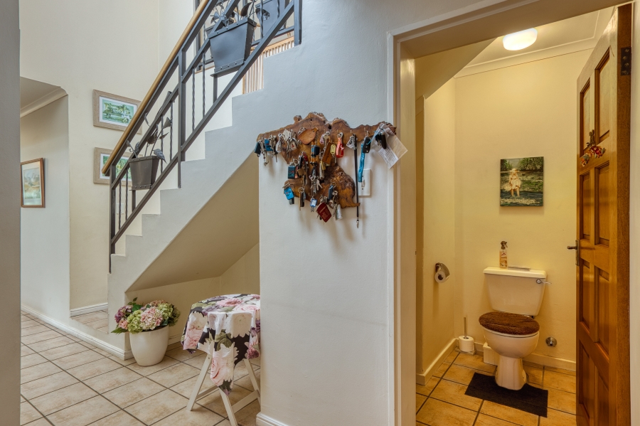To Let 6 Bedroom Property for Rent in Greenways Golf Estate Western Cape
